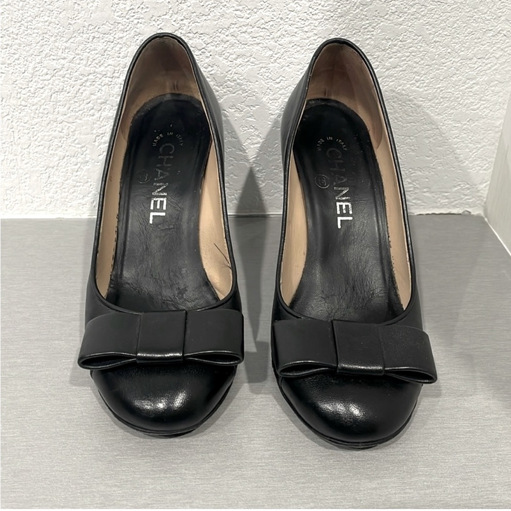 CHANEL Black Bow Heels size 6